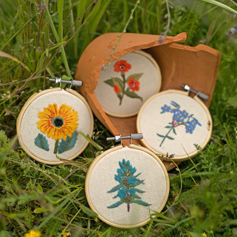 RHS Embroidery Kit IN THE GARDEN - Default (EMBKITHOOGARD)