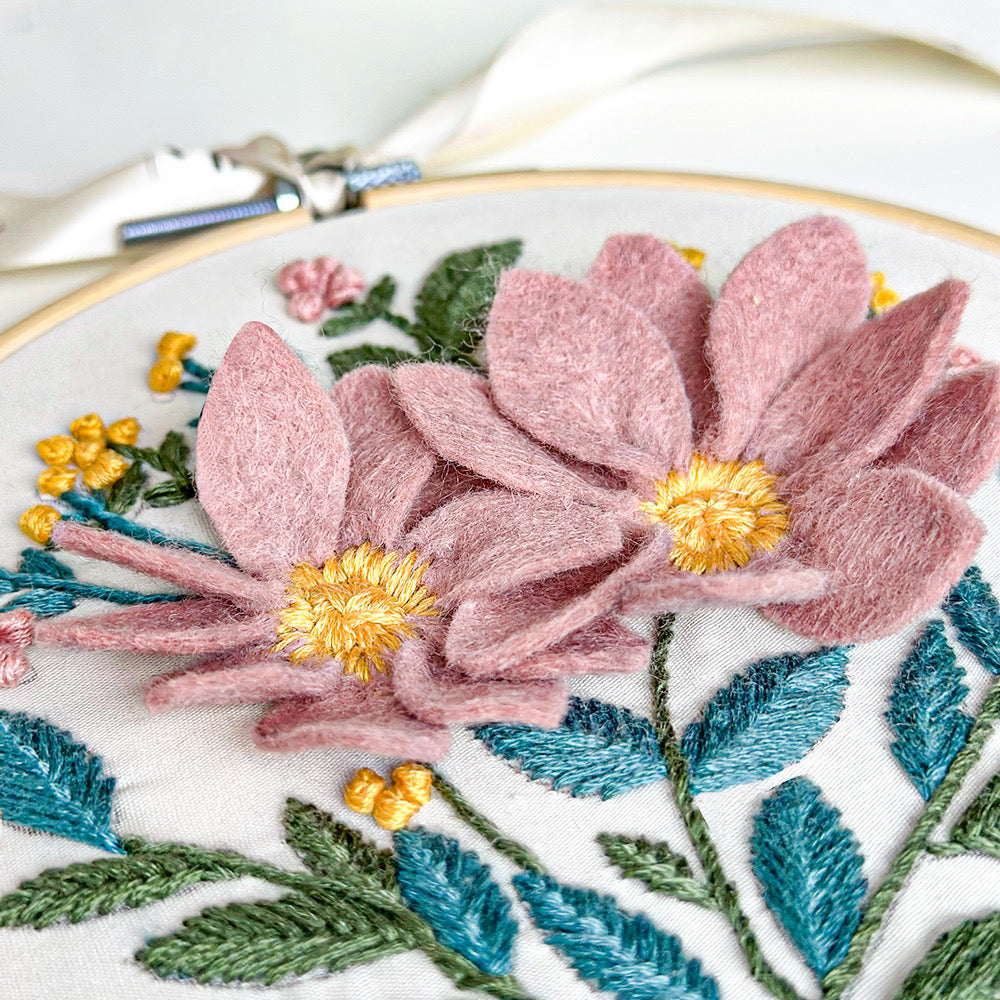 Makebox Embroidery Kit ANEMONE JAPONICA - Default (EMBKITMAKANE)