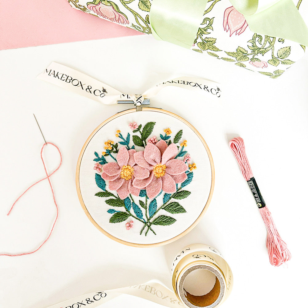 Makebox Embroidery Kit ANEMONE JAPONICA - Default (EMBKITMAKANE)