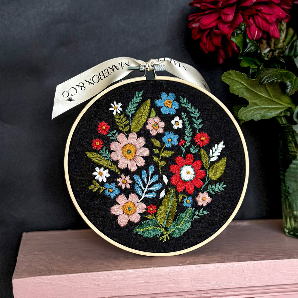 Makebox Embroidery Kit WILDFLOWER BLACK - Default (EMBKITMAKWILDBLA)