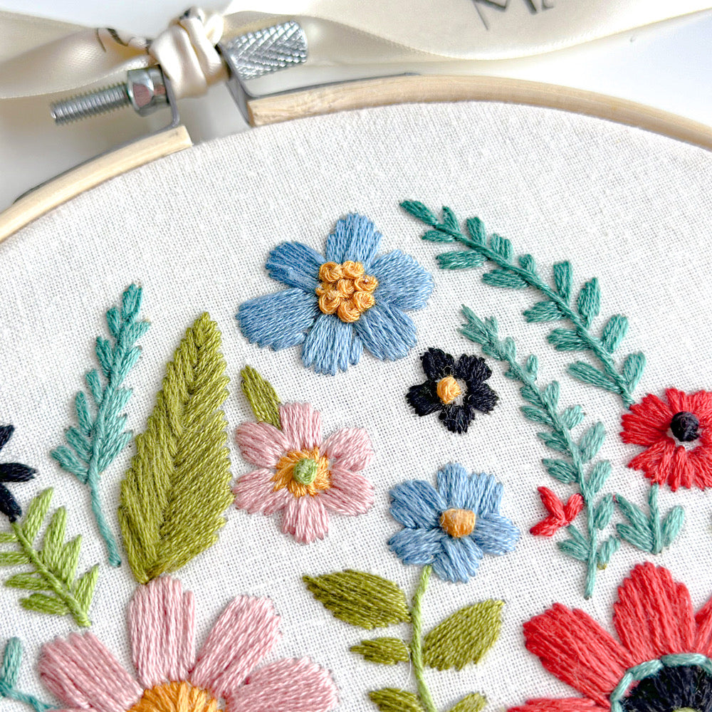 Makebox Embroidery Kit WILDFLOWER CREAM - Default (EMBKITMAKWILDCRE)