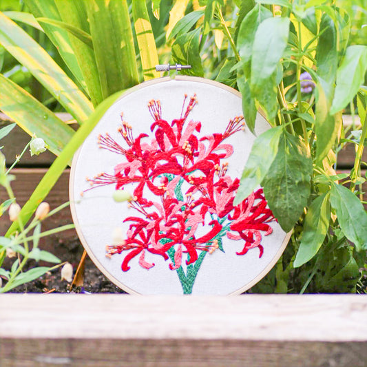 RHS Embroidery Kit Guernsey Lily - Default (EMBKITRHSGUE)