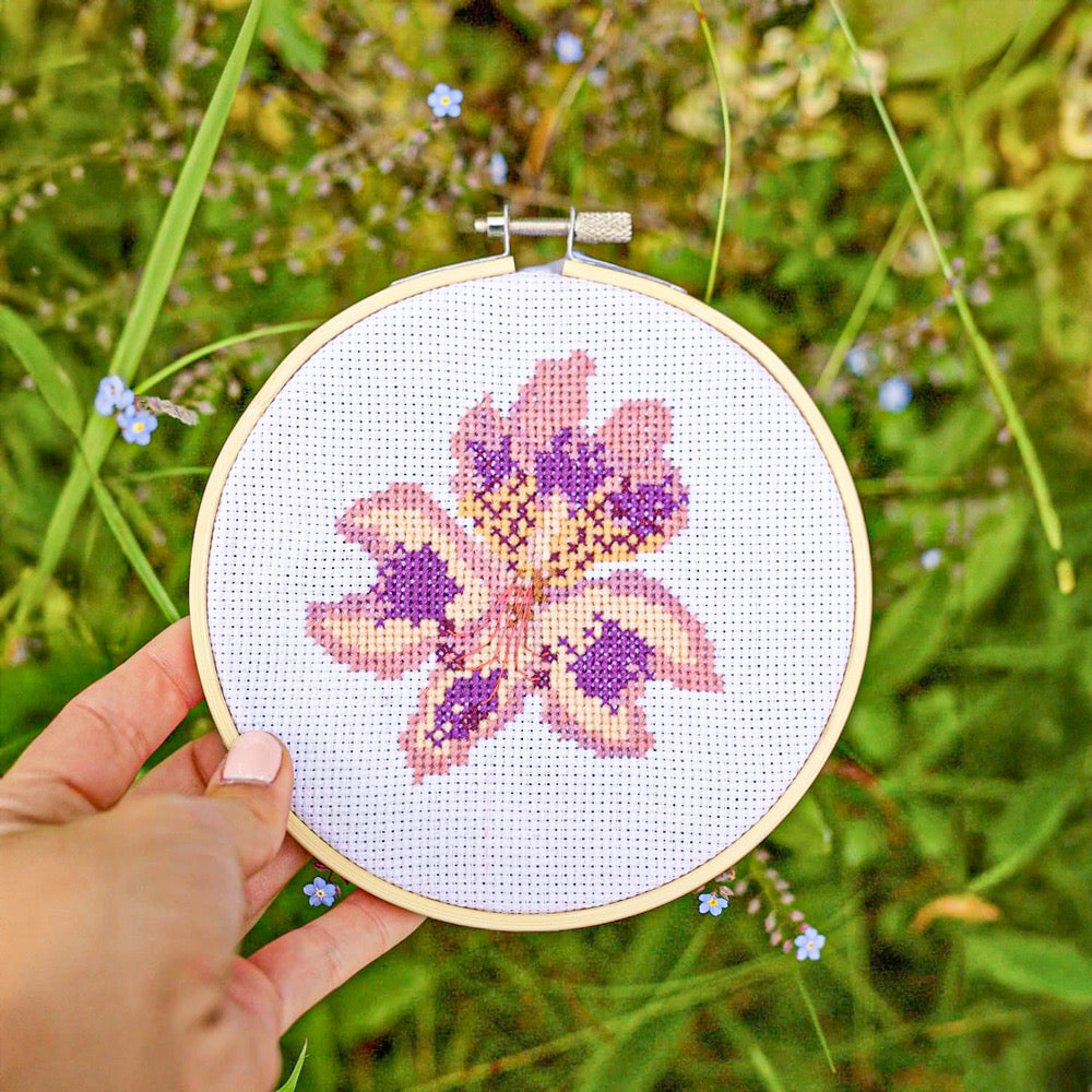 RHS Cross Stitch Kit PERUVIAN LILY - Default (EMBKITXPER)